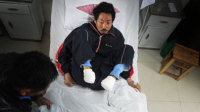 安徽男子无钱治病自锯脚迅雷下载