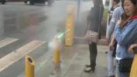 交警出绝招闯红灯就喷水迅雷下载
