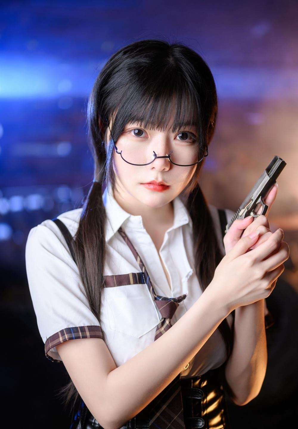 ����ʦ���ڰ칫������ͷ