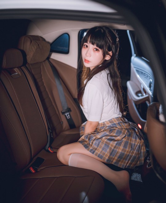 ����Ů����